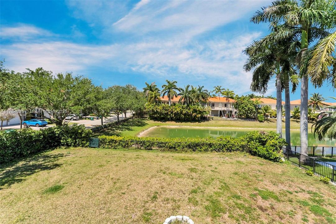 Недавно продано: $1,295,000 (5 спален, 4 ванн, 4717 Квадратных фут)