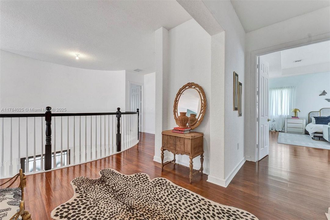 Недавно продано: $1,295,000 (5 спален, 4 ванн, 4717 Квадратных фут)