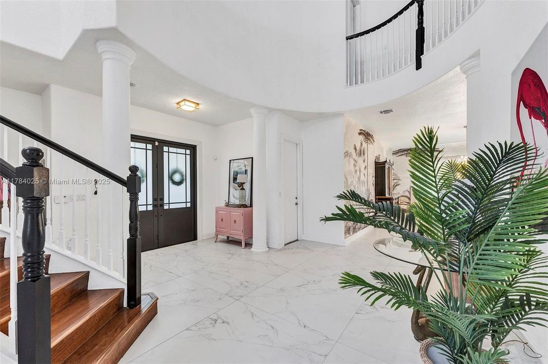 Недавно продано: $1,295,000 (5 спален, 4 ванн, 4717 Квадратных фут)