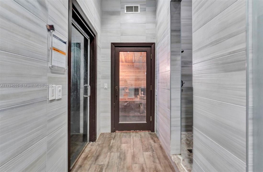 Недавно продано: $1,295,000 (5 спален, 4 ванн, 4717 Квадратных фут)