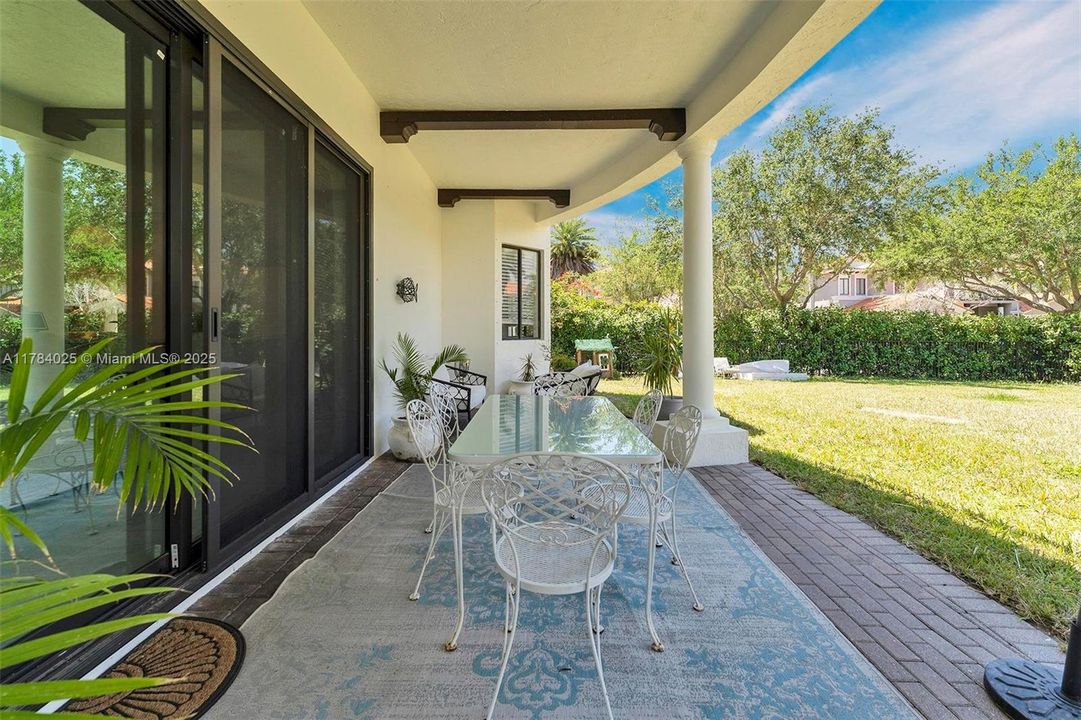 Недавно продано: $1,295,000 (5 спален, 4 ванн, 4717 Квадратных фут)