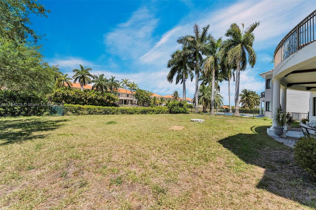 Недавно продано: $1,295,000 (5 спален, 4 ванн, 4717 Квадратных фут)