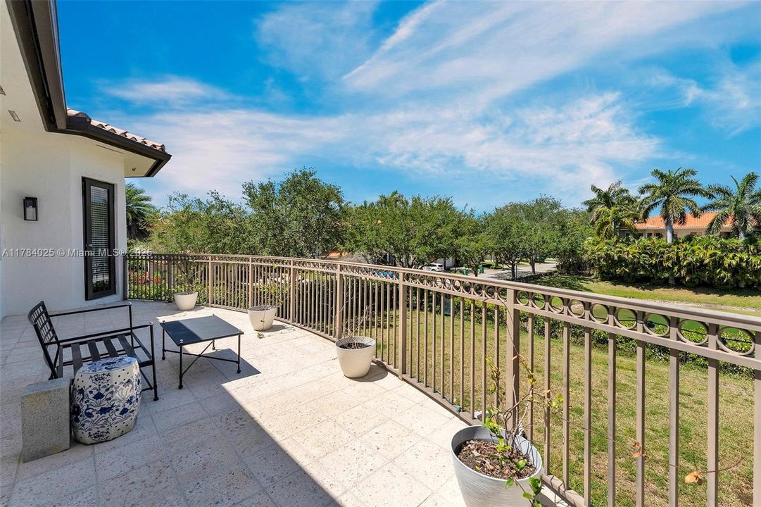 Недавно продано: $1,295,000 (5 спален, 4 ванн, 4717 Квадратных фут)