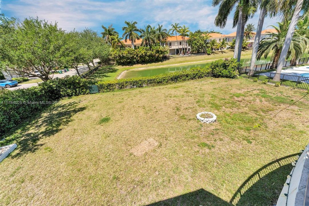 Недавно продано: $1,295,000 (5 спален, 4 ванн, 4717 Квадратных фут)