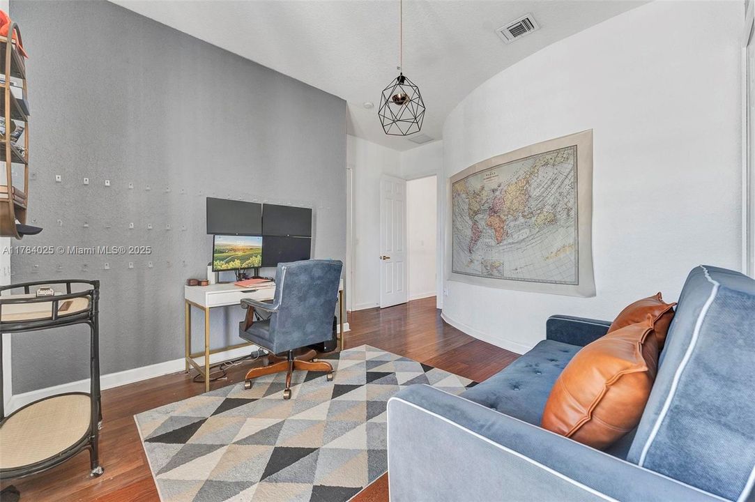 Недавно продано: $1,295,000 (5 спален, 4 ванн, 4717 Квадратных фут)