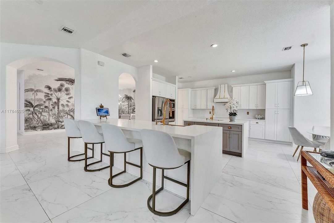 Недавно продано: $1,295,000 (5 спален, 4 ванн, 4717 Квадратных фут)