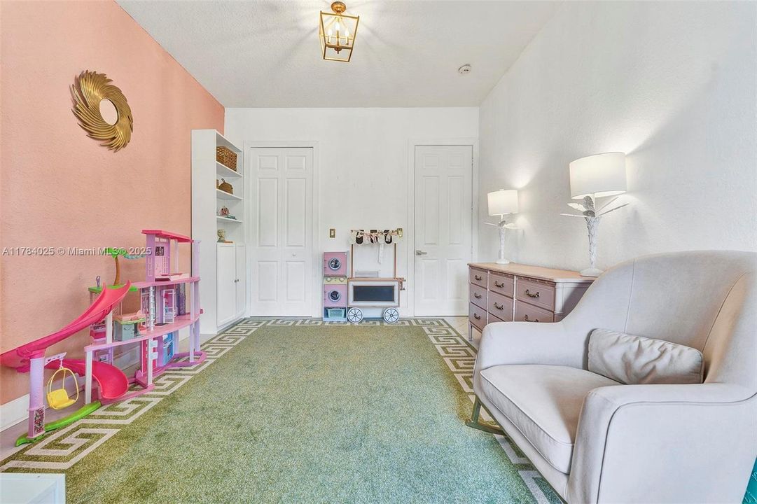 Недавно продано: $1,295,000 (5 спален, 4 ванн, 4717 Квадратных фут)