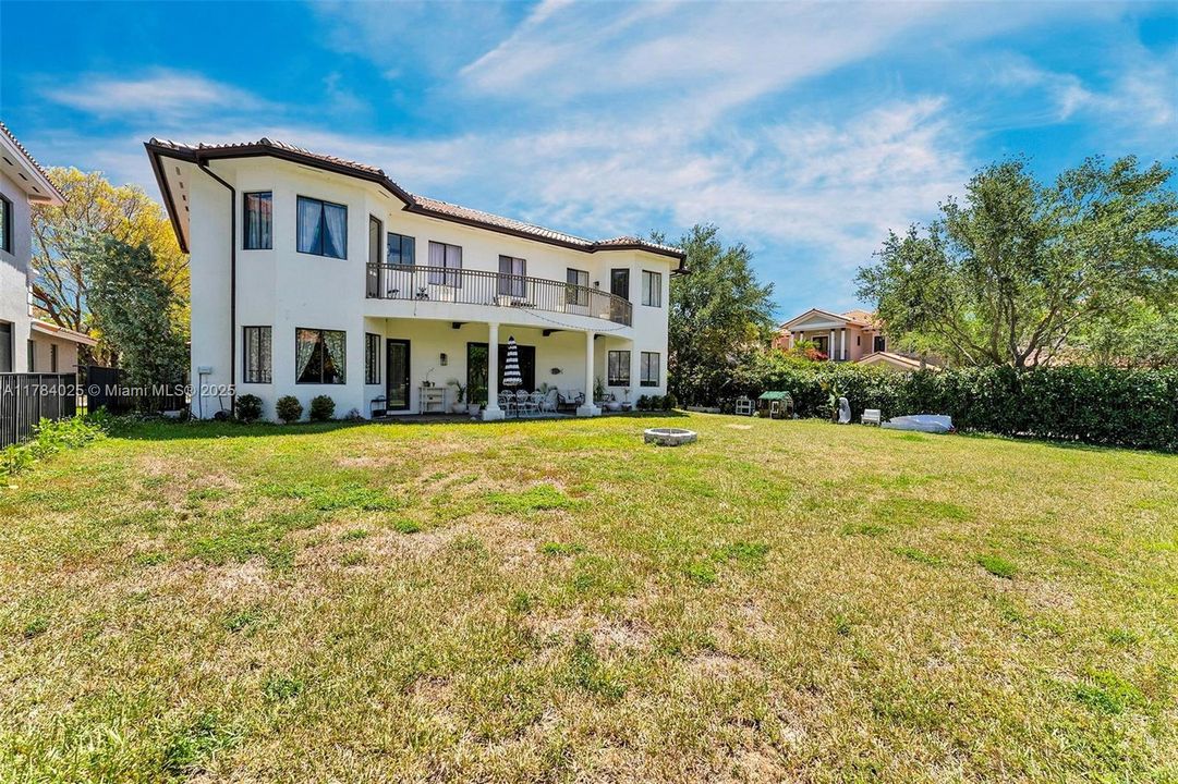 Недавно продано: $1,295,000 (5 спален, 4 ванн, 4717 Квадратных фут)