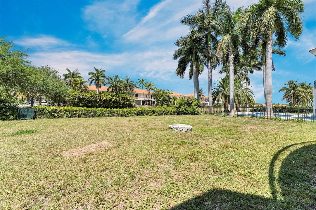 Недавно продано: $1,295,000 (5 спален, 4 ванн, 4717 Квадратных фут)