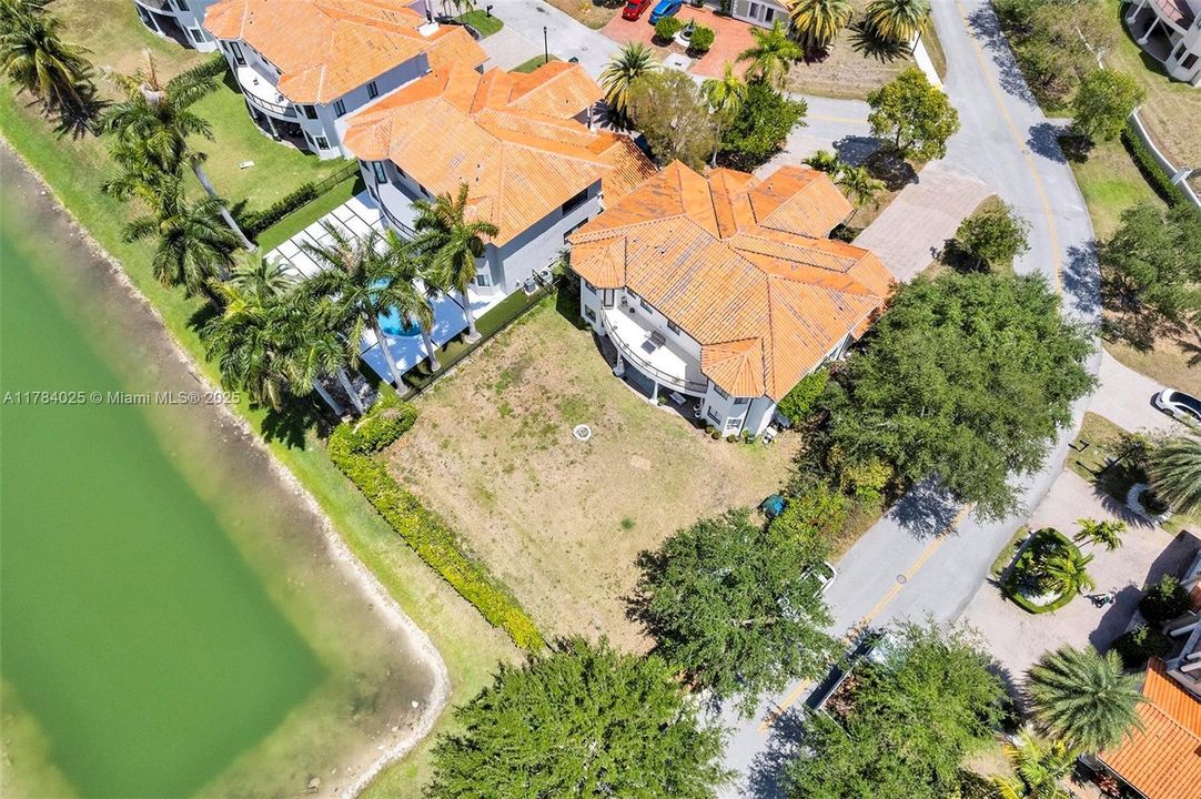 Недавно продано: $1,295,000 (5 спален, 4 ванн, 4717 Квадратных фут)