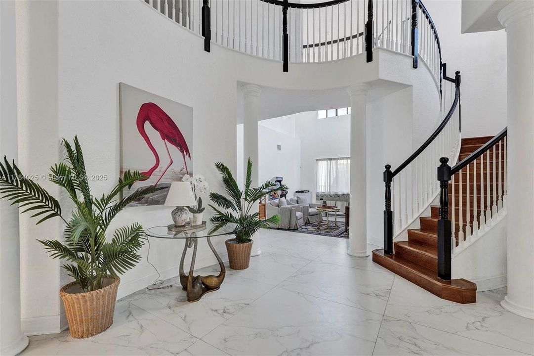 Недавно продано: $1,295,000 (5 спален, 4 ванн, 4717 Квадратных фут)