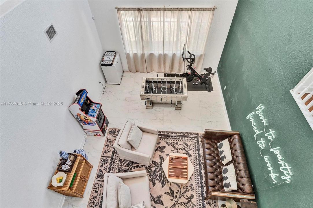 Недавно продано: $1,295,000 (5 спален, 4 ванн, 4717 Квадратных фут)