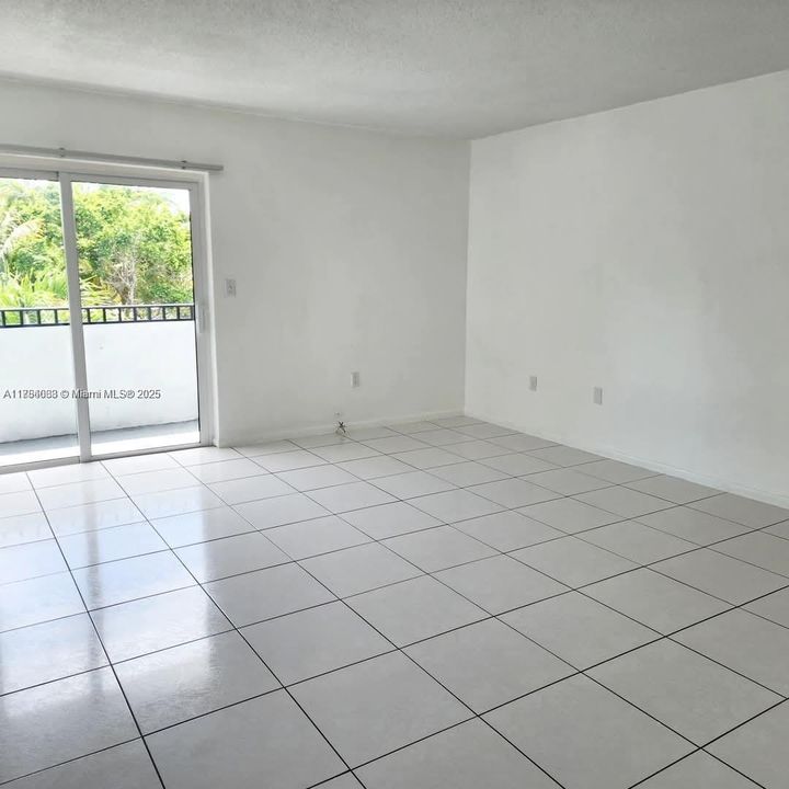 Recently Rented: $2,075 (2 beds, 1 baths, 866 Square Feet)