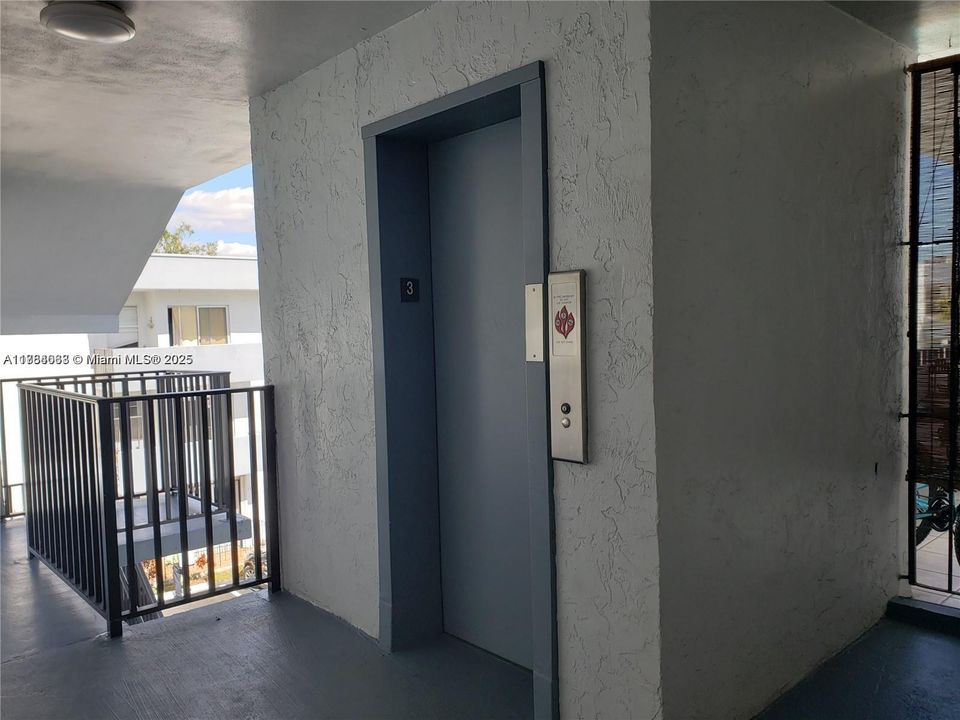 Recently Rented: $2,075 (2 beds, 1 baths, 866 Square Feet)