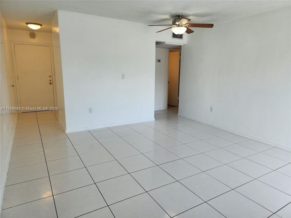 Recently Rented: $2,075 (2 beds, 1 baths, 866 Square Feet)