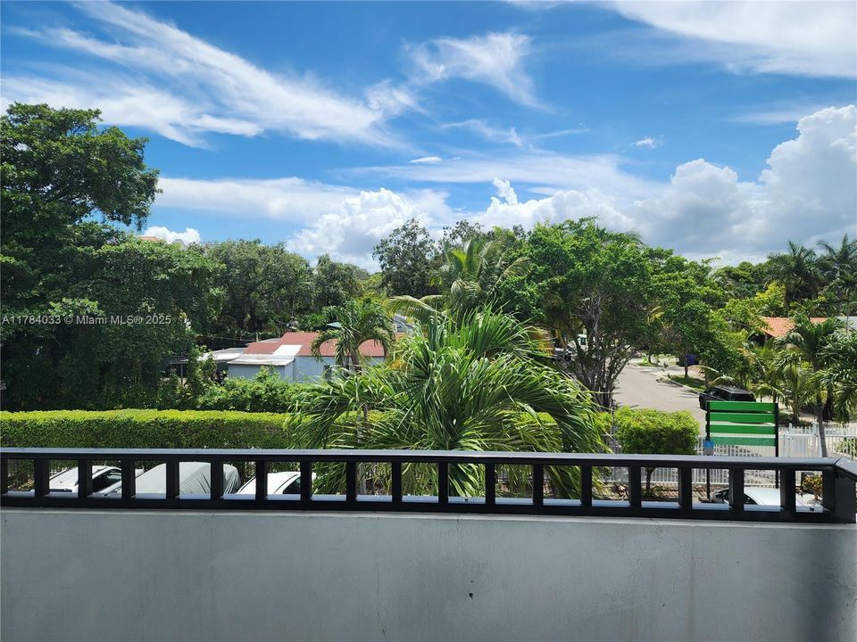 Recently Rented: $2,075 (2 beds, 1 baths, 866 Square Feet)