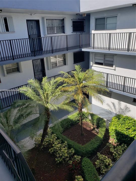 Recently Rented: $2,075 (2 beds, 1 baths, 866 Square Feet)