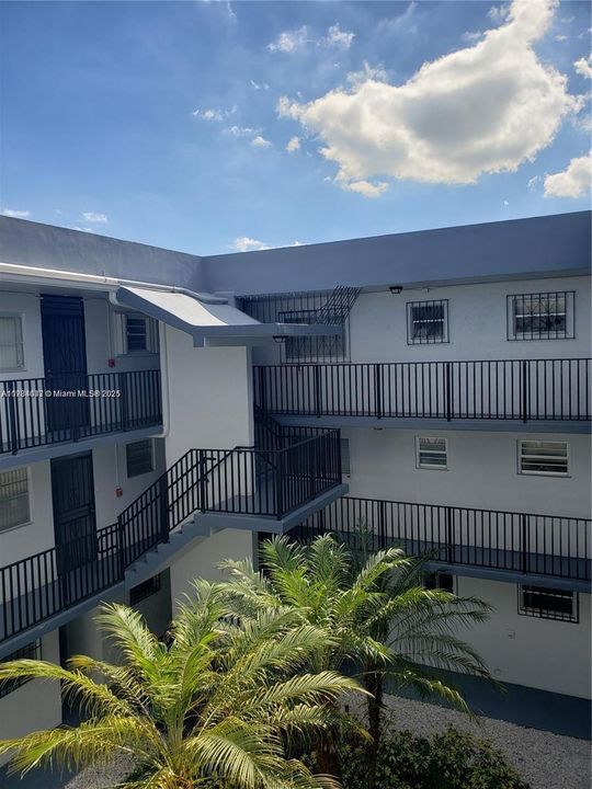 Recently Rented: $2,075 (2 beds, 1 baths, 866 Square Feet)