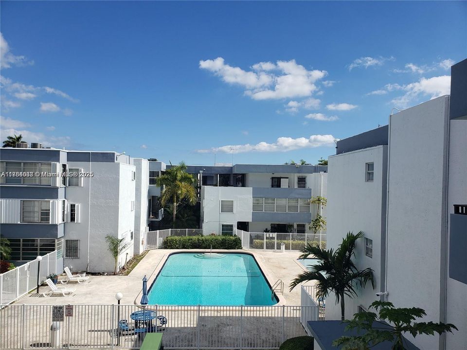 Recently Rented: $2,075 (2 beds, 1 baths, 866 Square Feet)