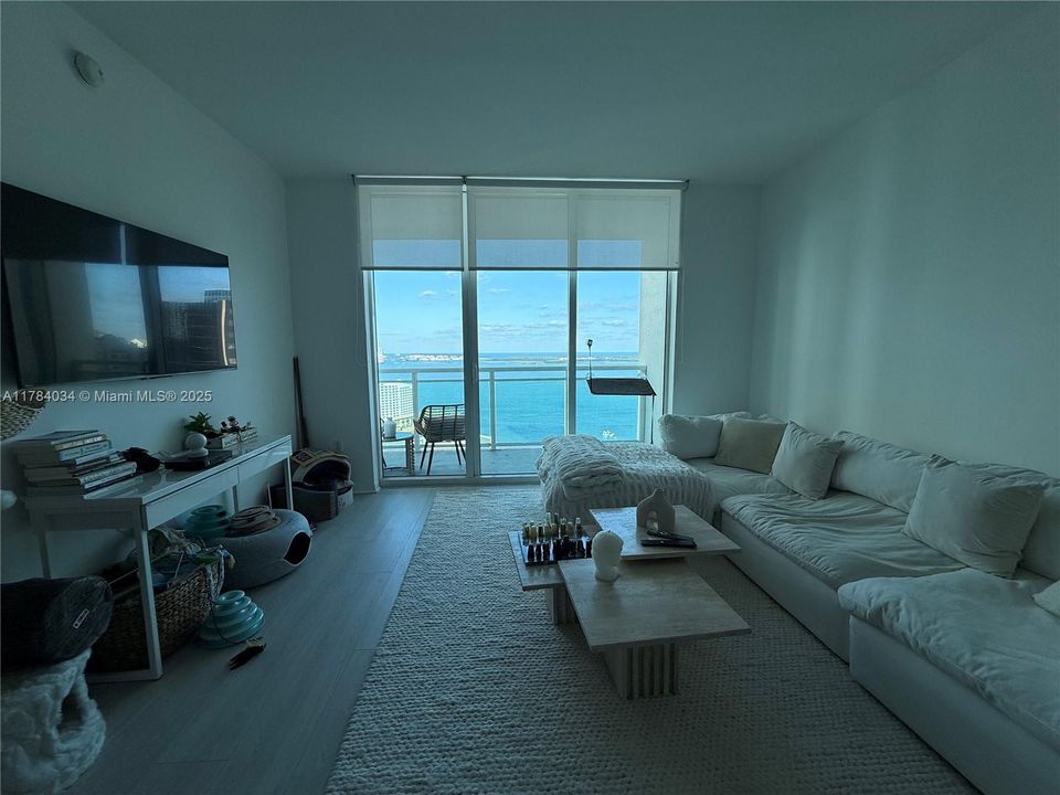 最近租的: $3,400 (1 贝兹, 1 浴室, 702 平方英尺)