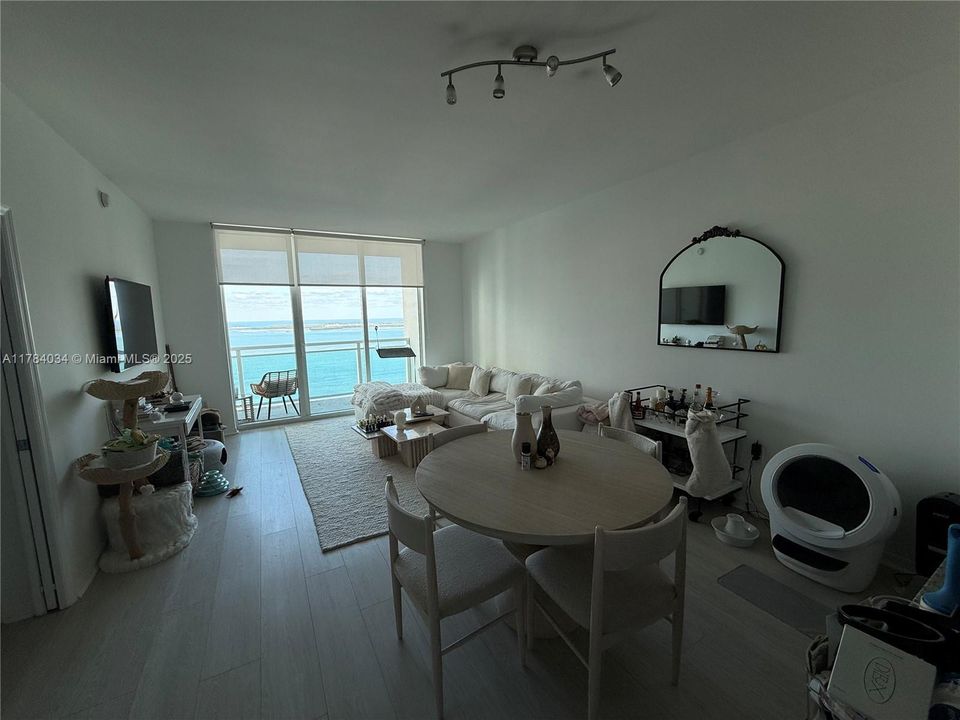 最近租的: $3,400 (1 贝兹, 1 浴室, 702 平方英尺)