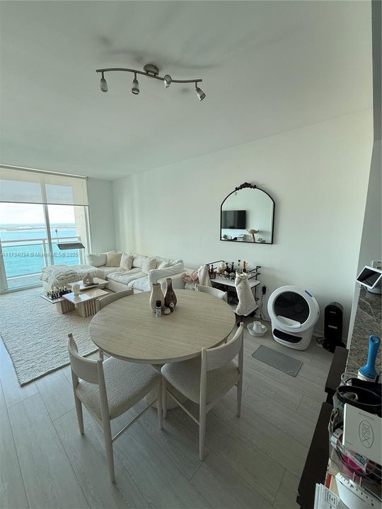 最近租的: $3,400 (1 贝兹, 1 浴室, 702 平方英尺)