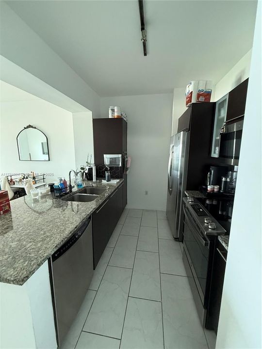 最近租的: $3,400 (1 贝兹, 1 浴室, 702 平方英尺)