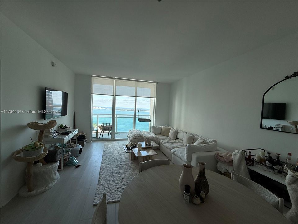 最近租的: $3,400 (1 贝兹, 1 浴室, 702 平方英尺)