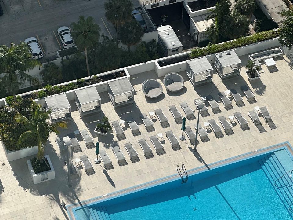 最近租的: $3,400 (1 贝兹, 1 浴室, 702 平方英尺)