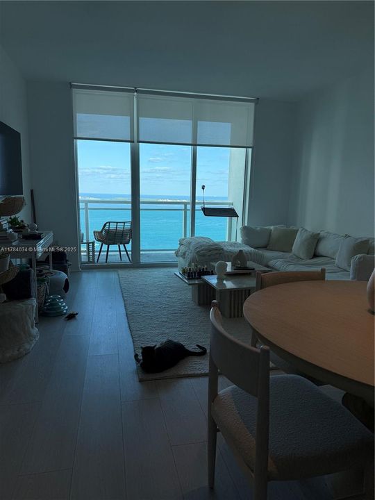 最近租的: $3,400 (1 贝兹, 1 浴室, 702 平方英尺)