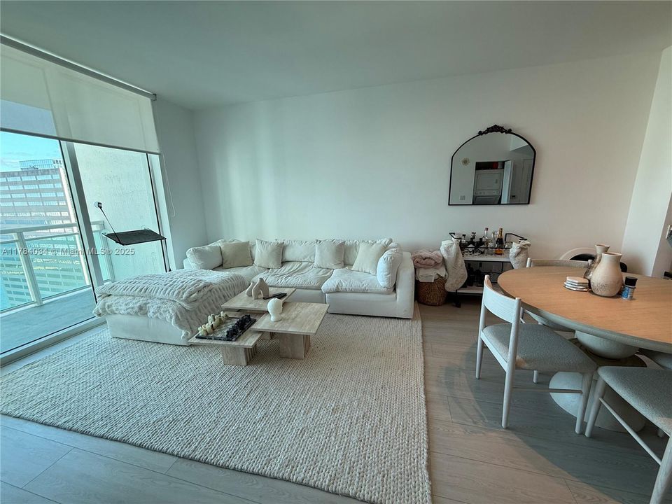 最近租的: $3,400 (1 贝兹, 1 浴室, 702 平方英尺)