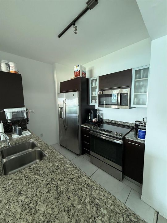 最近租的: $3,400 (1 贝兹, 1 浴室, 702 平方英尺)