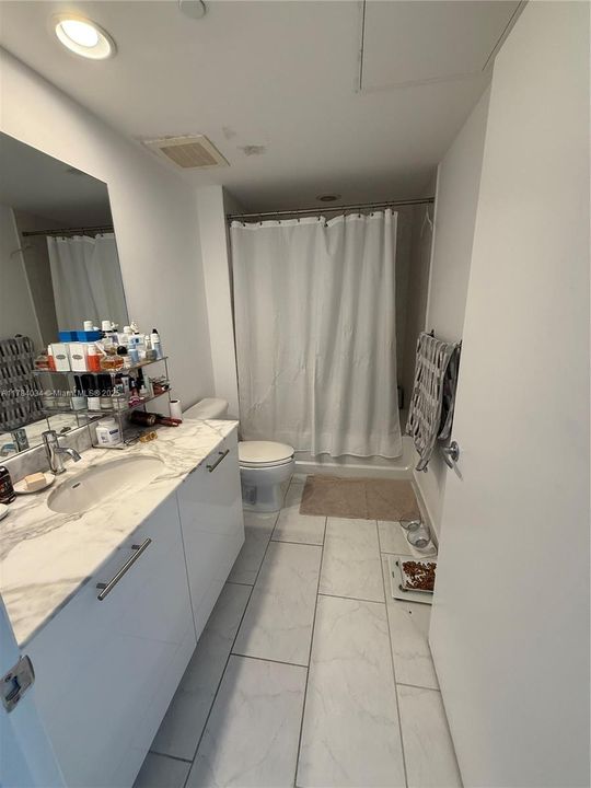 最近租的: $3,400 (1 贝兹, 1 浴室, 702 平方英尺)