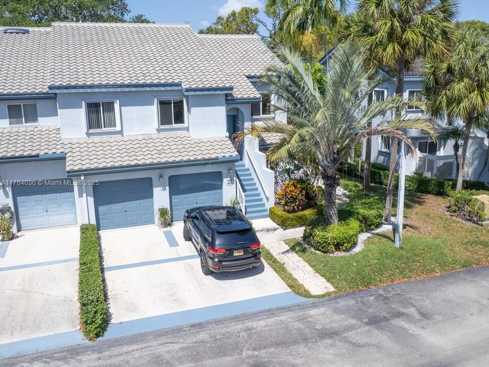 Recently Sold: $339,000 (2 beds, 2 baths, 1323 Square Feet)