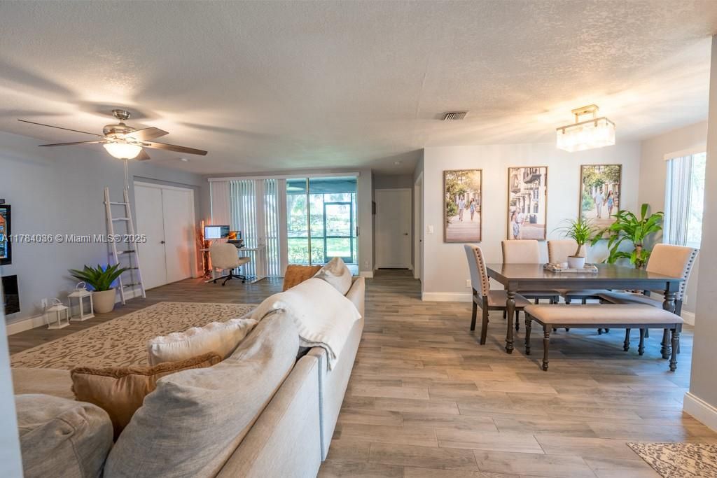 Recently Sold: $339,000 (2 beds, 2 baths, 1323 Square Feet)