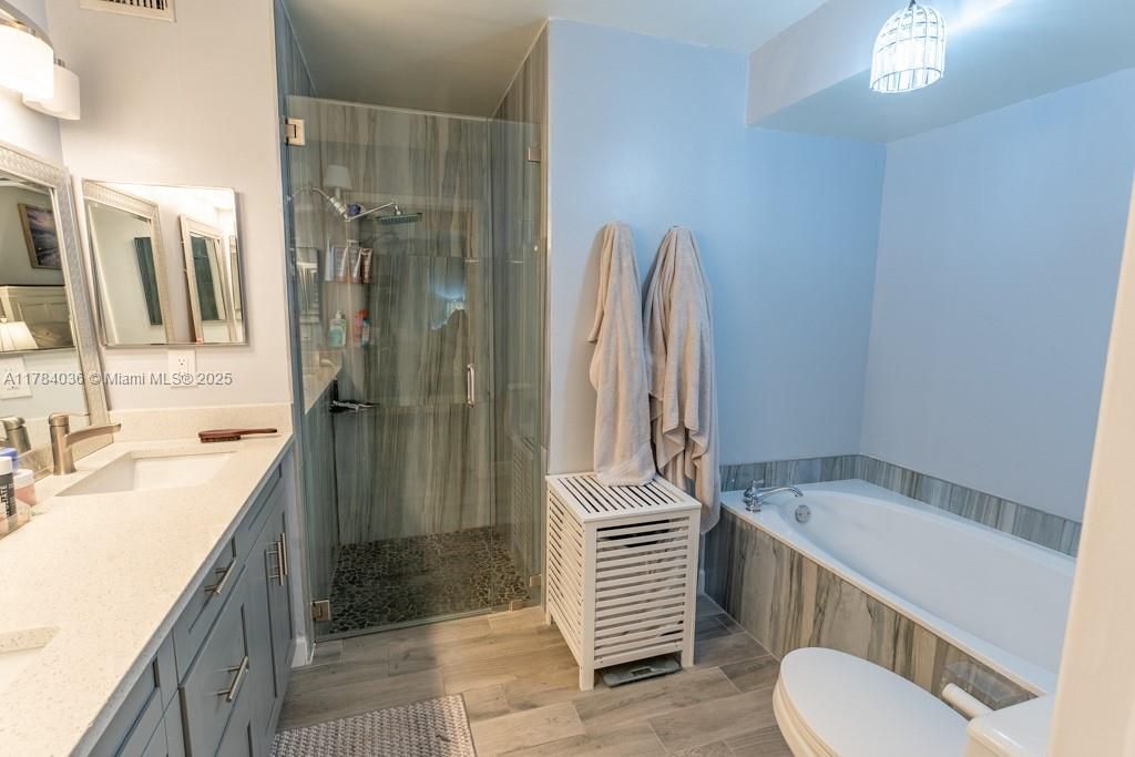 Recently Sold: $339,000 (2 beds, 2 baths, 1323 Square Feet)