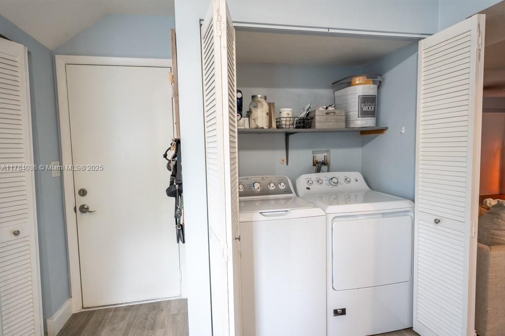 Recently Sold: $339,000 (2 beds, 2 baths, 1323 Square Feet)