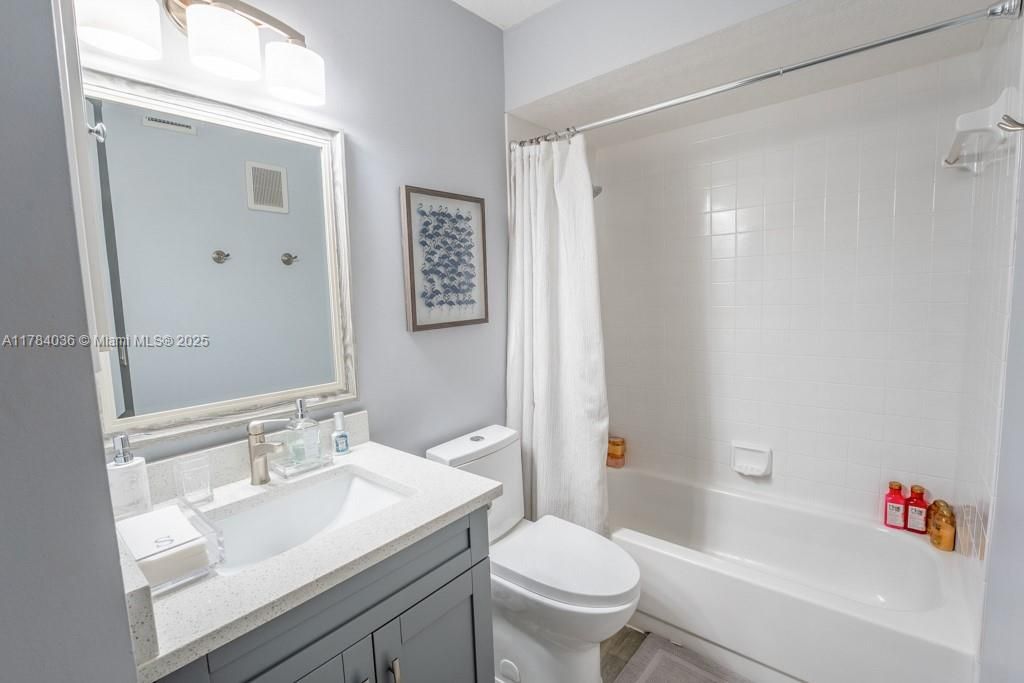 Recently Sold: $339,000 (2 beds, 2 baths, 1323 Square Feet)