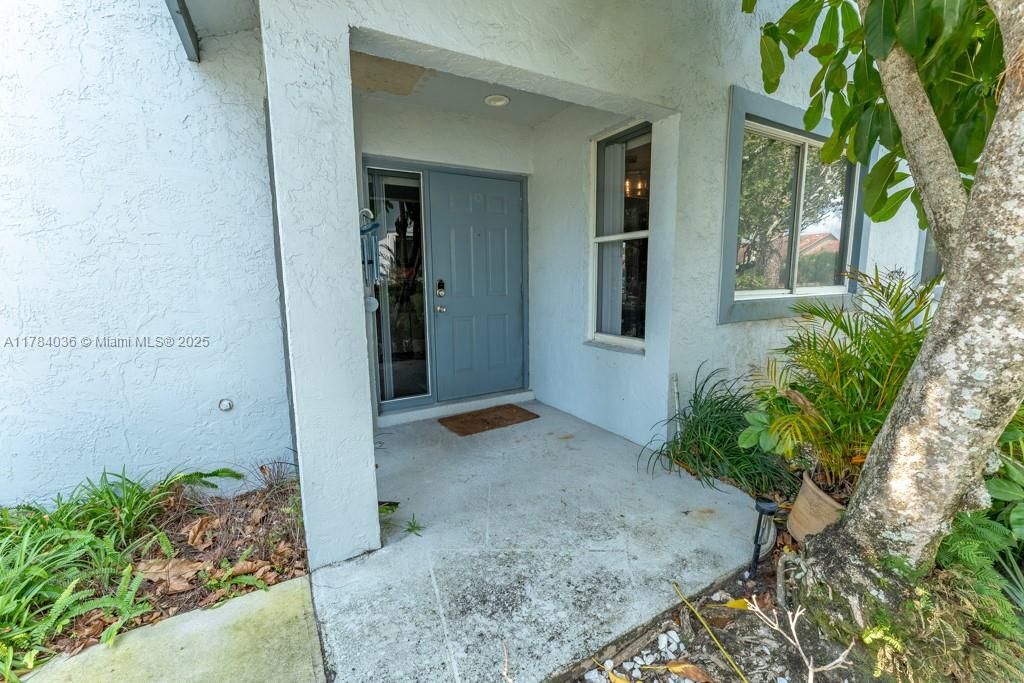 Recently Sold: $339,000 (2 beds, 2 baths, 1323 Square Feet)