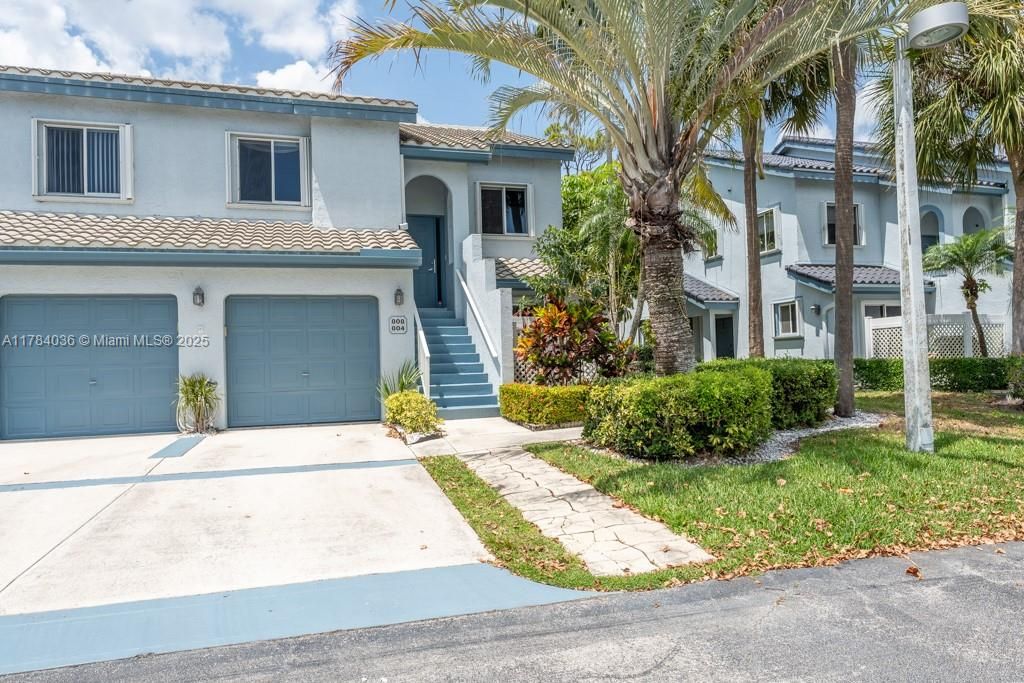 Recently Sold: $339,000 (2 beds, 2 baths, 1323 Square Feet)