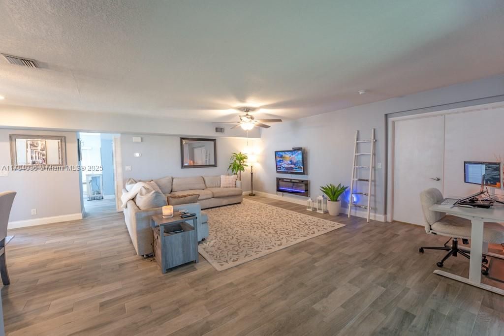 Recently Sold: $339,000 (2 beds, 2 baths, 1323 Square Feet)