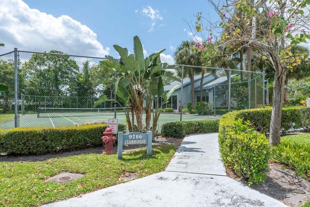 Recently Sold: $339,000 (2 beds, 2 baths, 1323 Square Feet)