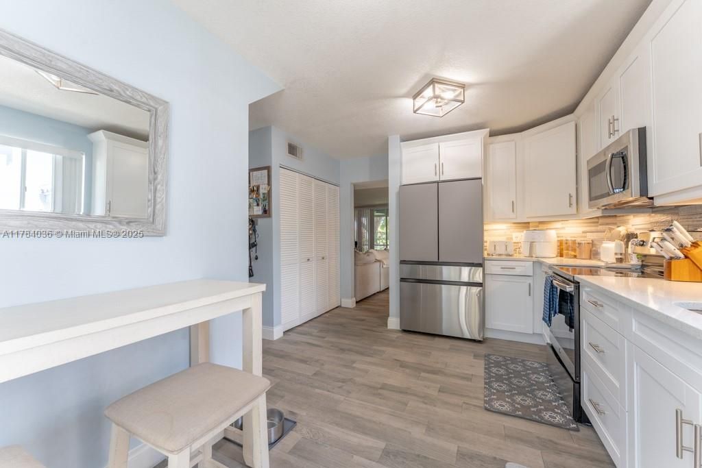 Recently Sold: $339,000 (2 beds, 2 baths, 1323 Square Feet)