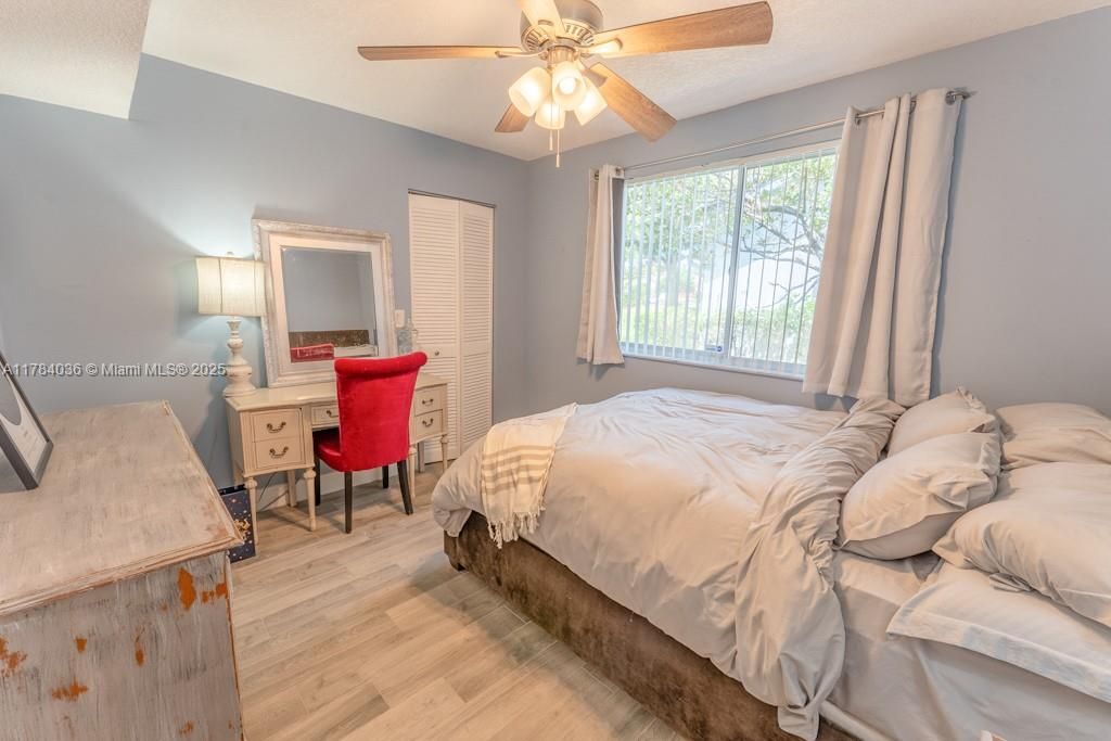 Recently Sold: $339,000 (2 beds, 2 baths, 1323 Square Feet)