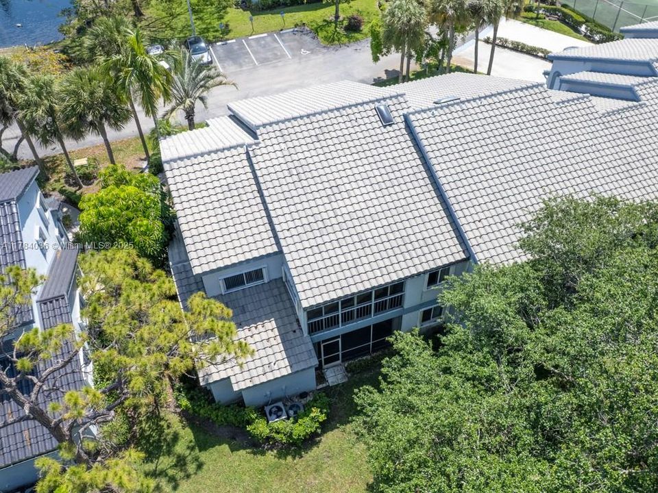 Recently Sold: $339,000 (2 beds, 2 baths, 1323 Square Feet)