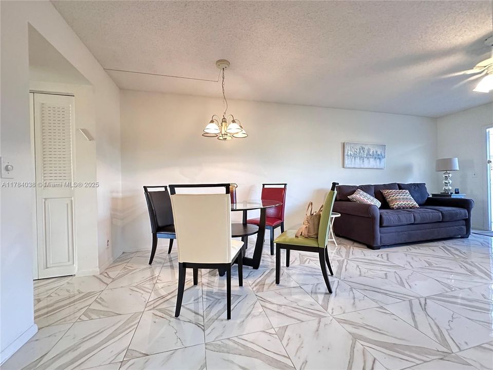 For Sale: $120,000 (1 beds, 1 baths, 702 Square Feet)