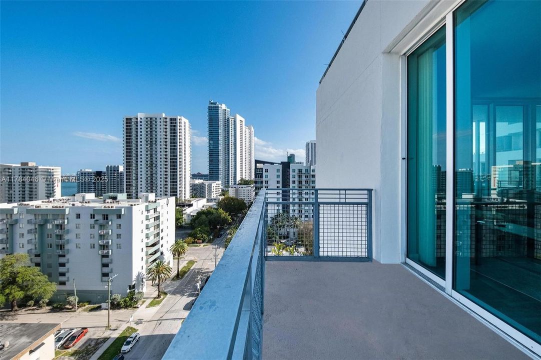 Recently Rented: $3,400 (2 beds, 2 baths, 1036 Square Feet)