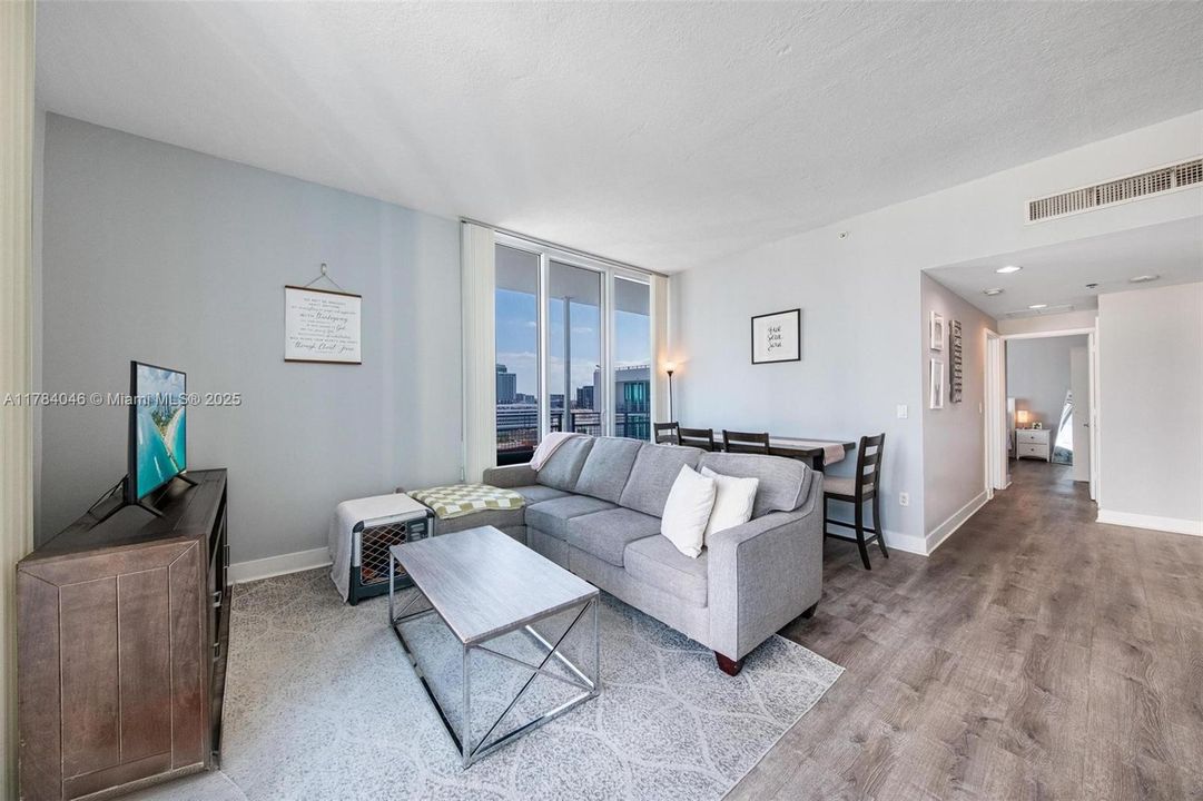 Recently Rented: $3,400 (2 beds, 2 baths, 1036 Square Feet)