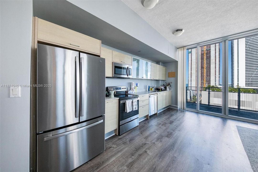 Recently Rented: $3,400 (2 beds, 2 baths, 1036 Square Feet)