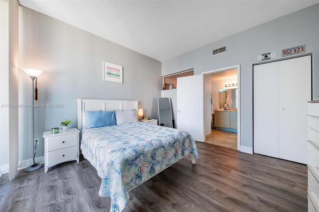 Recently Rented: $3,400 (2 beds, 2 baths, 1036 Square Feet)